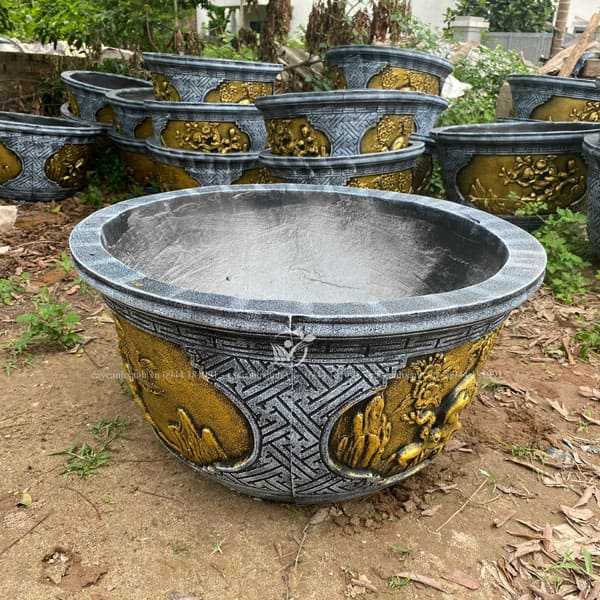 Chậu được làm họa tiết 2 bên thành chậu với hoa văn nổi